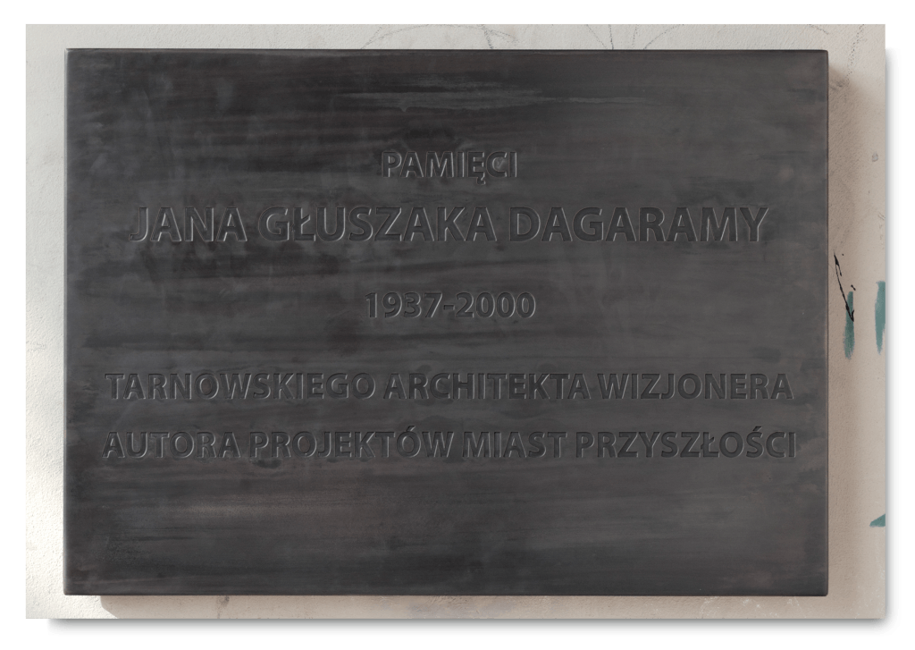 Rafał Bujnowski, The plaque commemorating Jan Głuszak "Dagarama“, brass, heating system, 2011, (photo Mateusz Sadowski, archives of BWA in Tarnów)