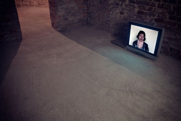 Karolina Breguła, I don't understand, 2009, video, courtesy the artist and EASTWARDS PROSPECTUS Gallery