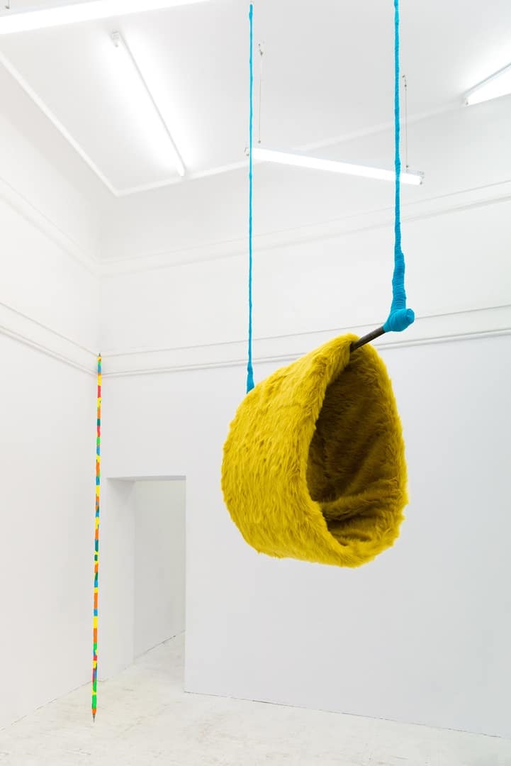 Alicja Bielawska , Mufka na trapezie, 2014 steel, textile, rope 