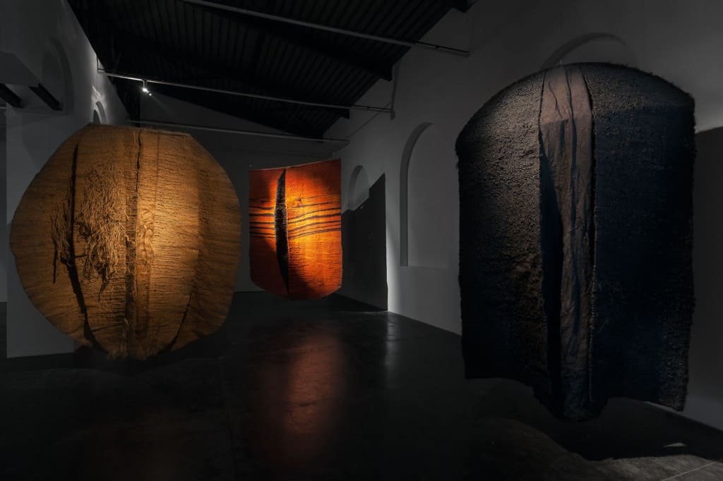 Magdalena Abakanowicz, Abakany [Abakans], Starmach Gallery, Krakow, December 2015 – February 2016, photo M. gardulski, Starmach Gallery