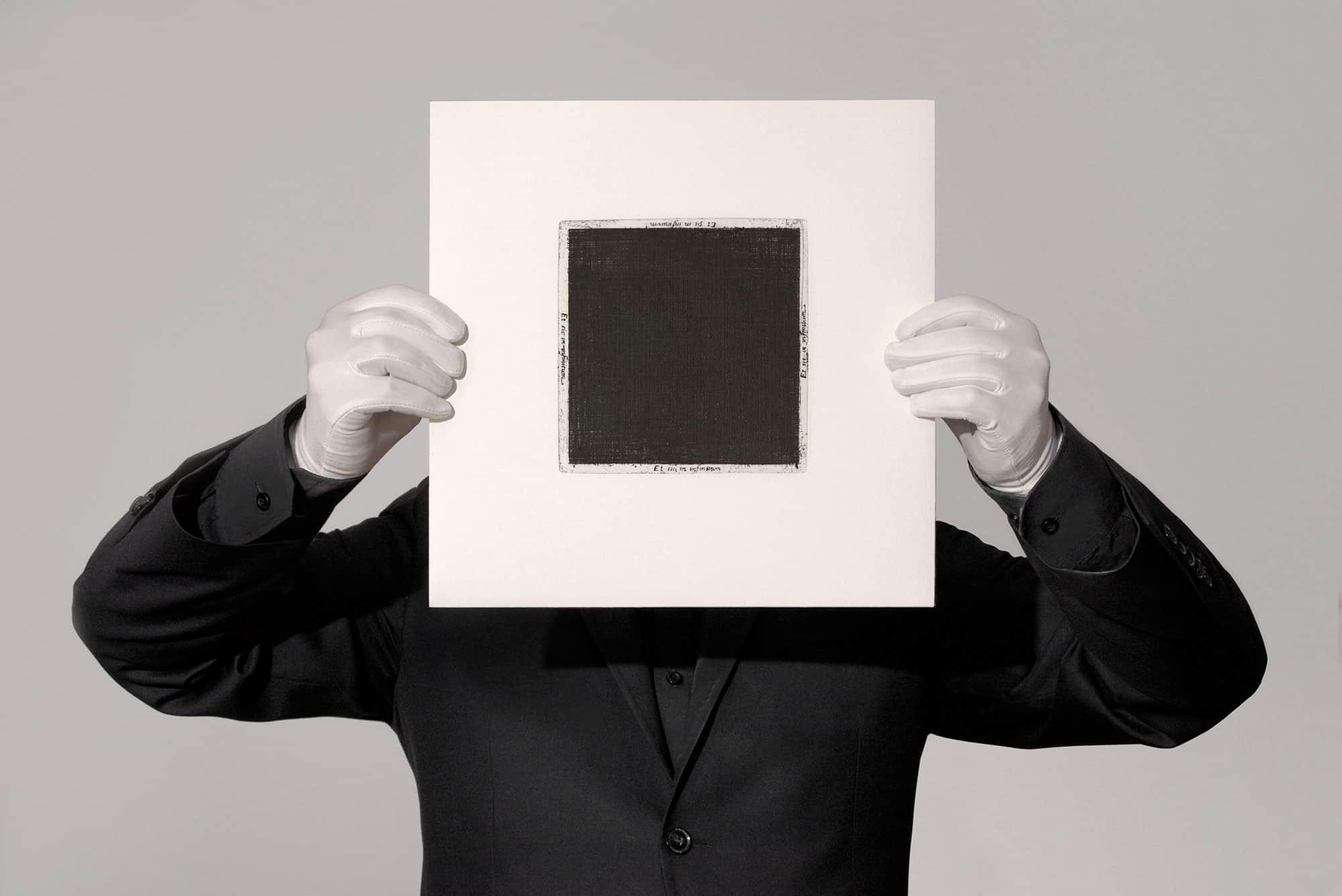 Jakub Woynarowski, portrait with „Fiat Lux” vinyl record by Quadratum Nigrum collective (Jakub Woynarowski, Jakub Skoczek, Mateusz Okoński), 2015, photo: Justyna Gryglewicz