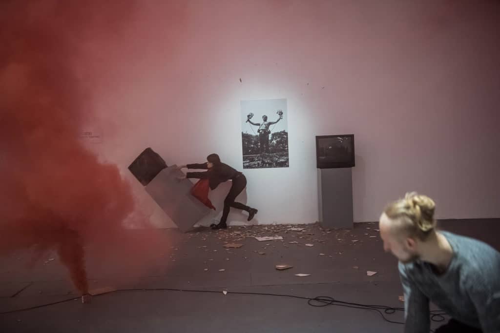 Performative actions: Jonasz Chlebowski, Mateusz Kowalczyk, Oliwia Thomas; photo Wojciech Pacewicz