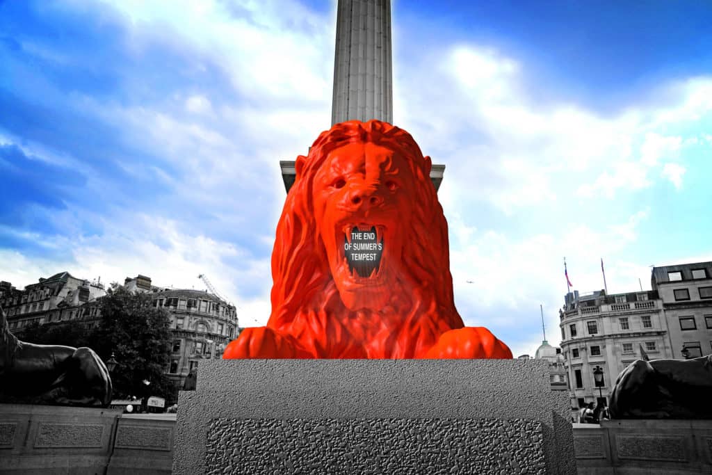 the four monumental lions in Trafalgar Square (2)