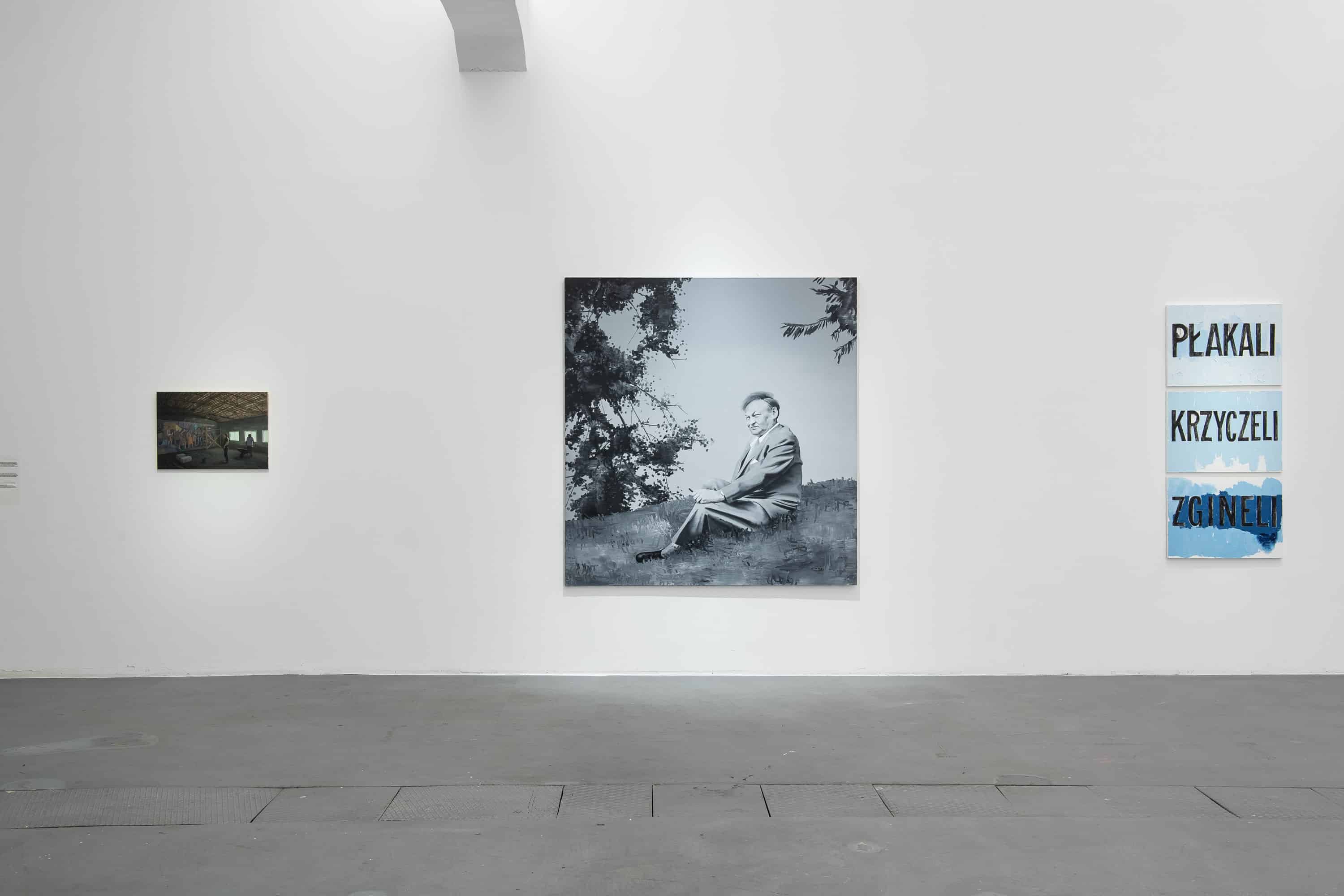 From the left: Şerban Savu, “Steelworkers”, oil on panel, 2015; Wilhelm Sasnal, “Broniewski”, 2005, oil on canvas; Jadwiga Sawicka, “They Cried, They Screamed, They Died”, oil on canvas, 2011; photo: Wojciech Pacewicz 