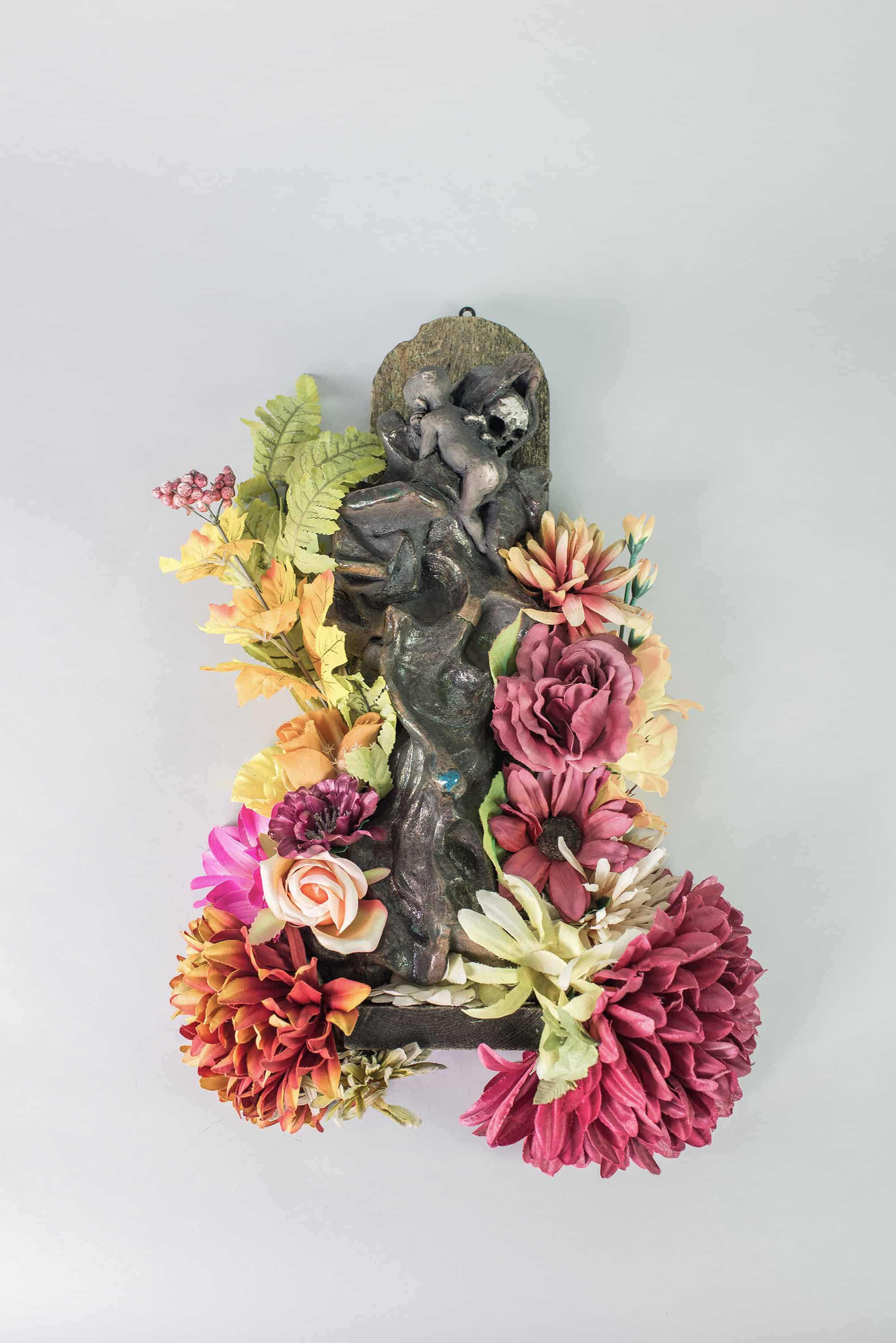 Bruno Althamer, Santa Muerte, 33 x 46 cm, ceramic, wood, plastic