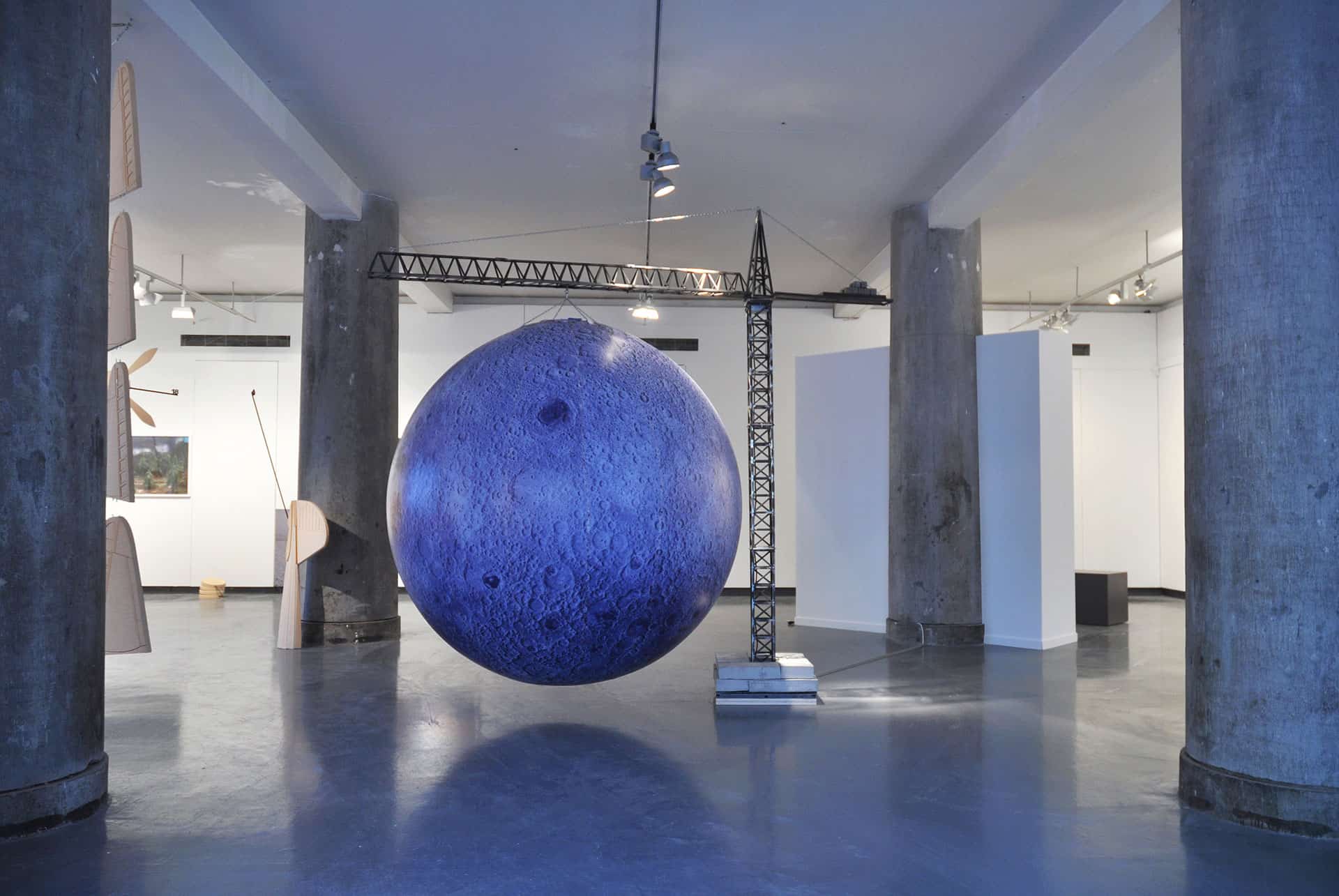 Anna Raczynska, Moon landing, kinetic installation, 295 x 300 x 200 cm, Espace Le Carre, Lille_2017