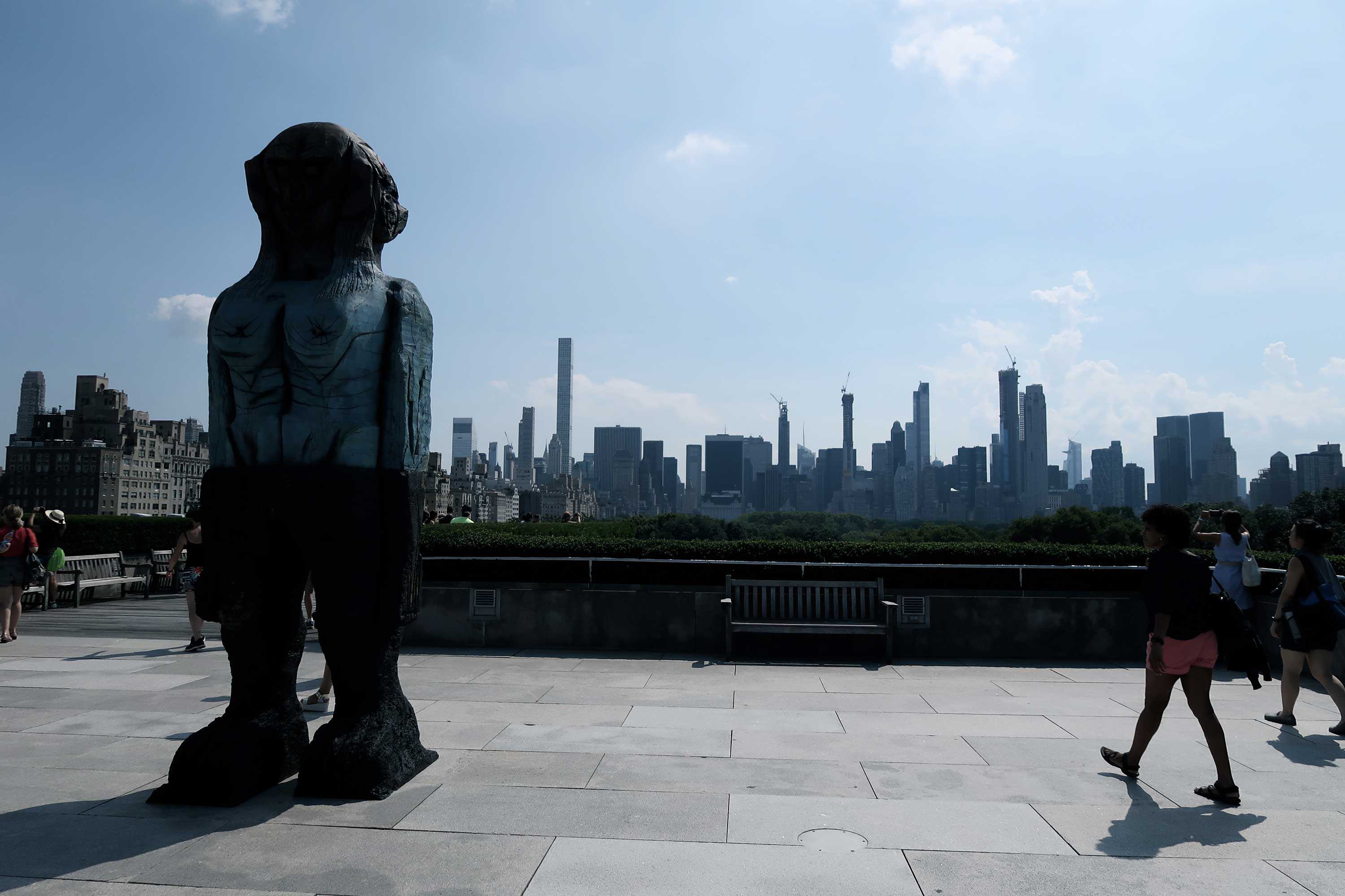 King Storm Art Center, photo: Natalia ZałuskaView to Manhattan from the MET roof garden + sculpture by Huma Bhabha, photo: Natalia Załuska