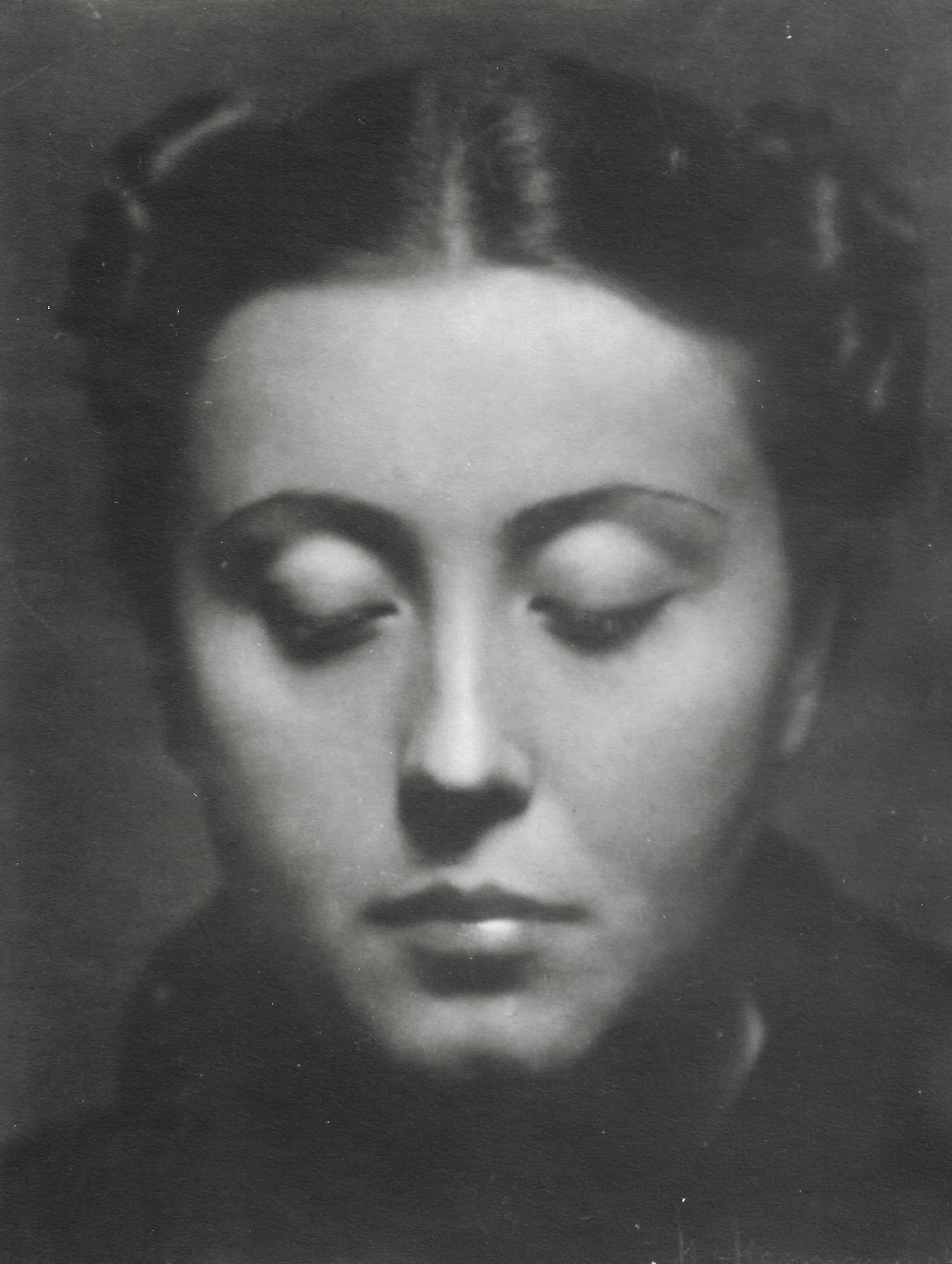 Henryk Hermanowicz, “Woman with closed eyes” by Galeria Dyląg 