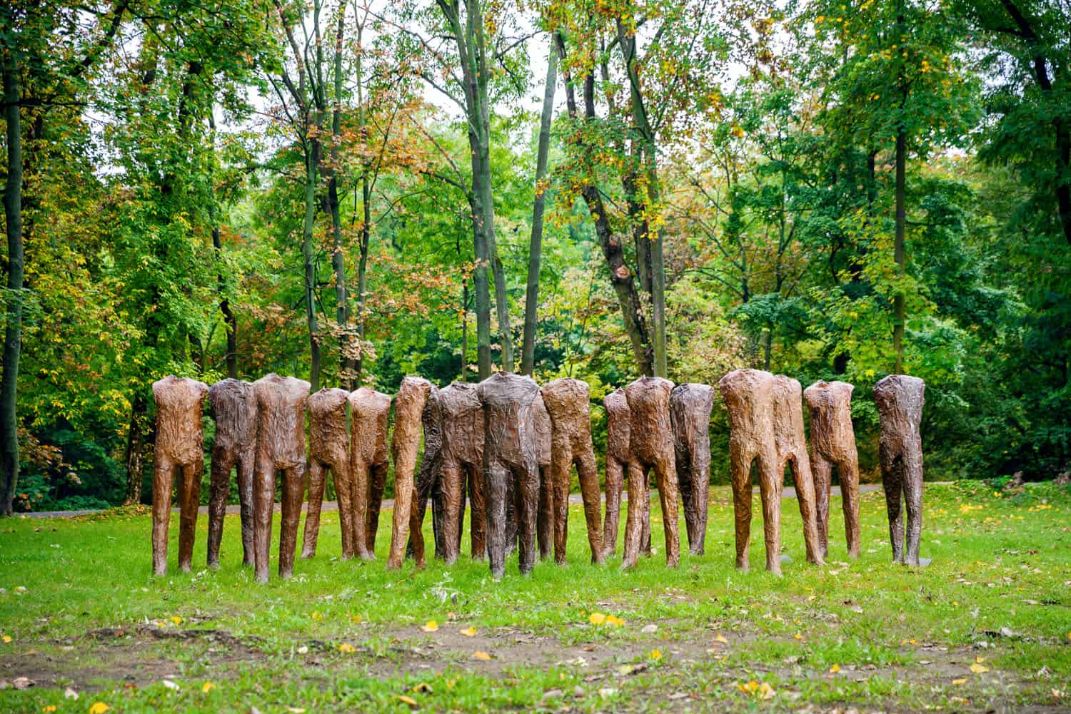 Magdalena Abakanowicz (1930 - 2017), Caminando (the set of 20 figures), 1998/1999