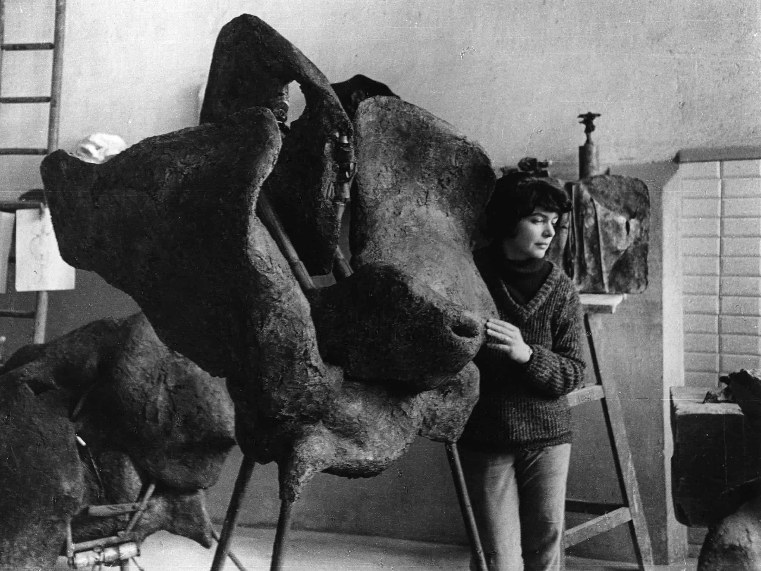 Alina Szapocznikow in her Père-Lachaise studio, Paris, FR with her work ‘Sculpture avec une roue tournante (Sculpture with a Rotating Wheel),’ 1963-1964 ca. 1963, Photographer: Władysław Sławny