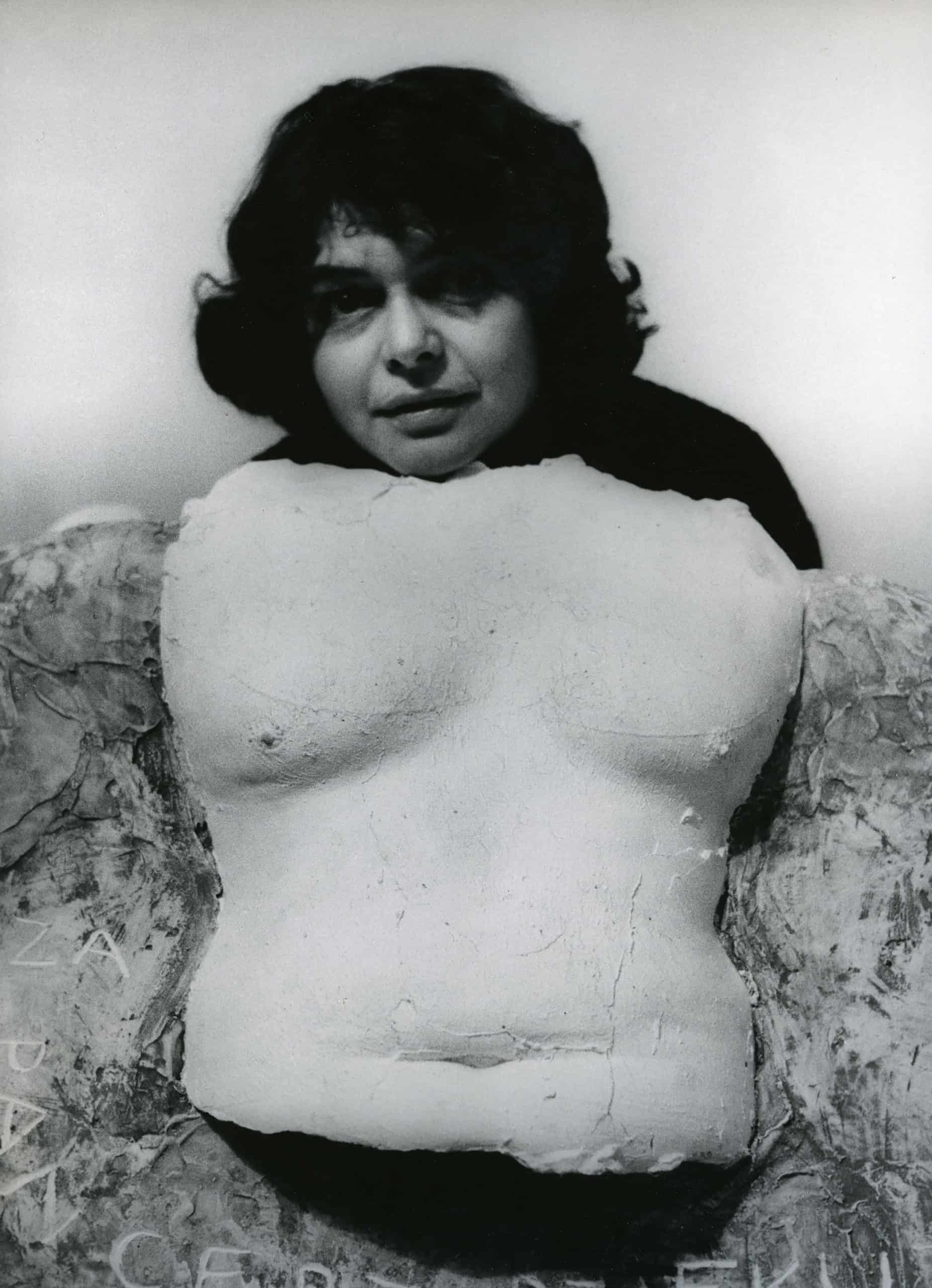 Alina Szapocznikow with her work ‘Tors (Torso)’, 1966, Photographer: Marek Holzman