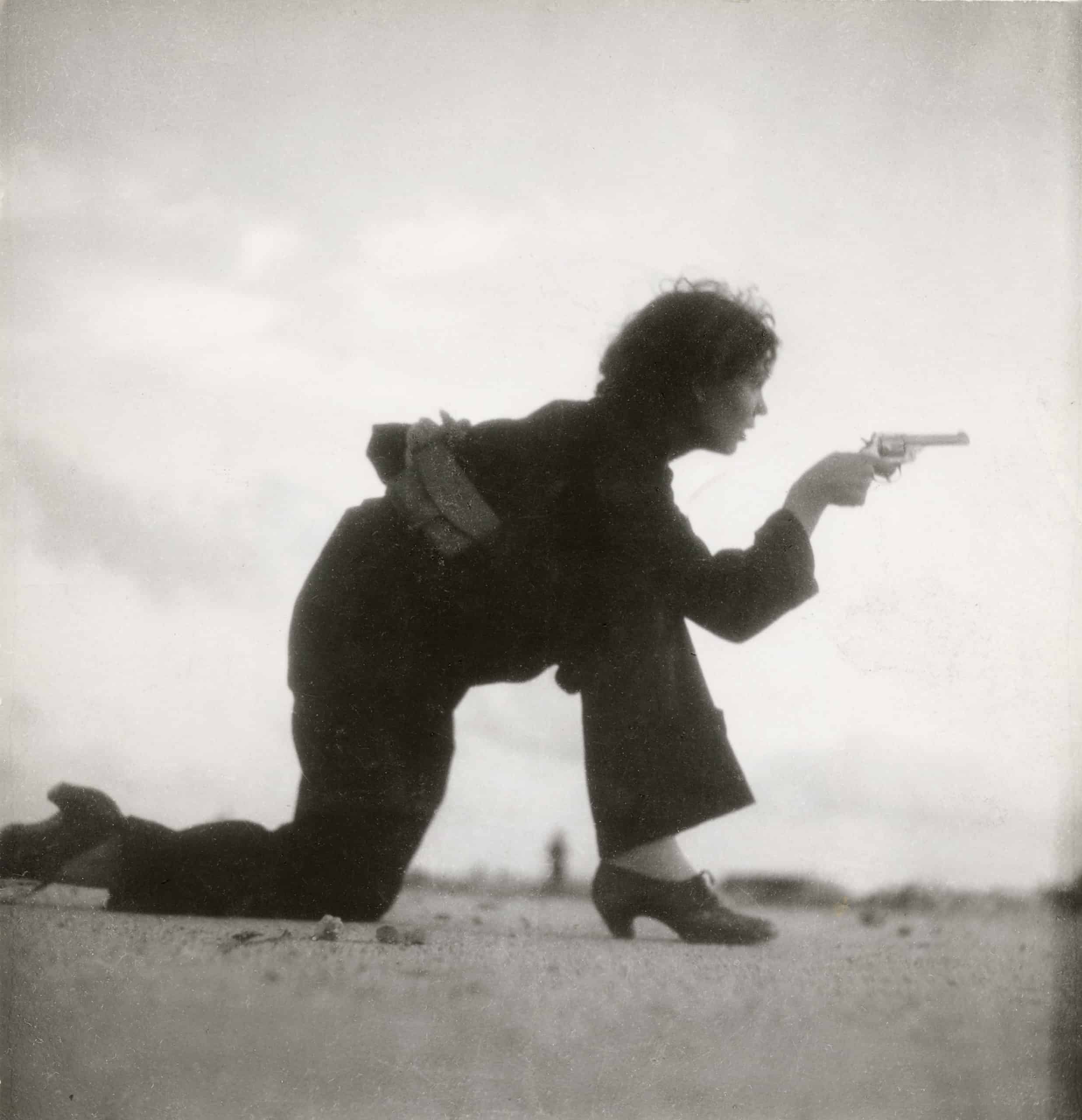 Gerda Taro, Republican militiawoman training on the beach outside Barcelona, Spain, August 1936. © International Center of Photography, New York 