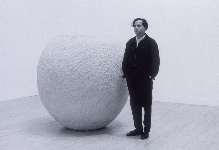 Anish Kapoor with his 1992 Turner Prize installation © Tate Photography, Marcus Leith