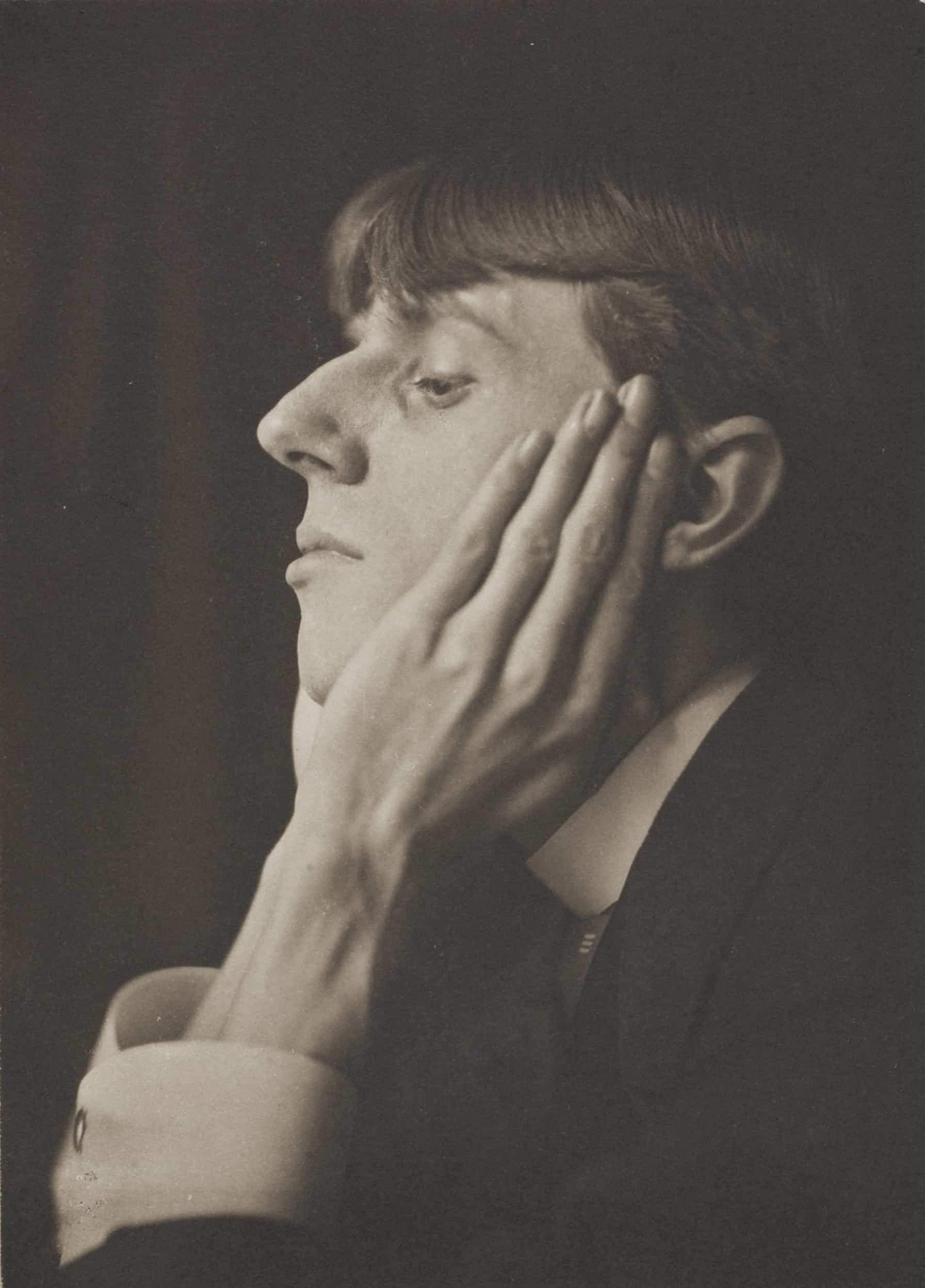 Frederick Evans, Portrait of Aubrey Beardsley 1893, Photo-etching and platinum print on paper, 115 x 165 mm, Wilson Centre for Photography