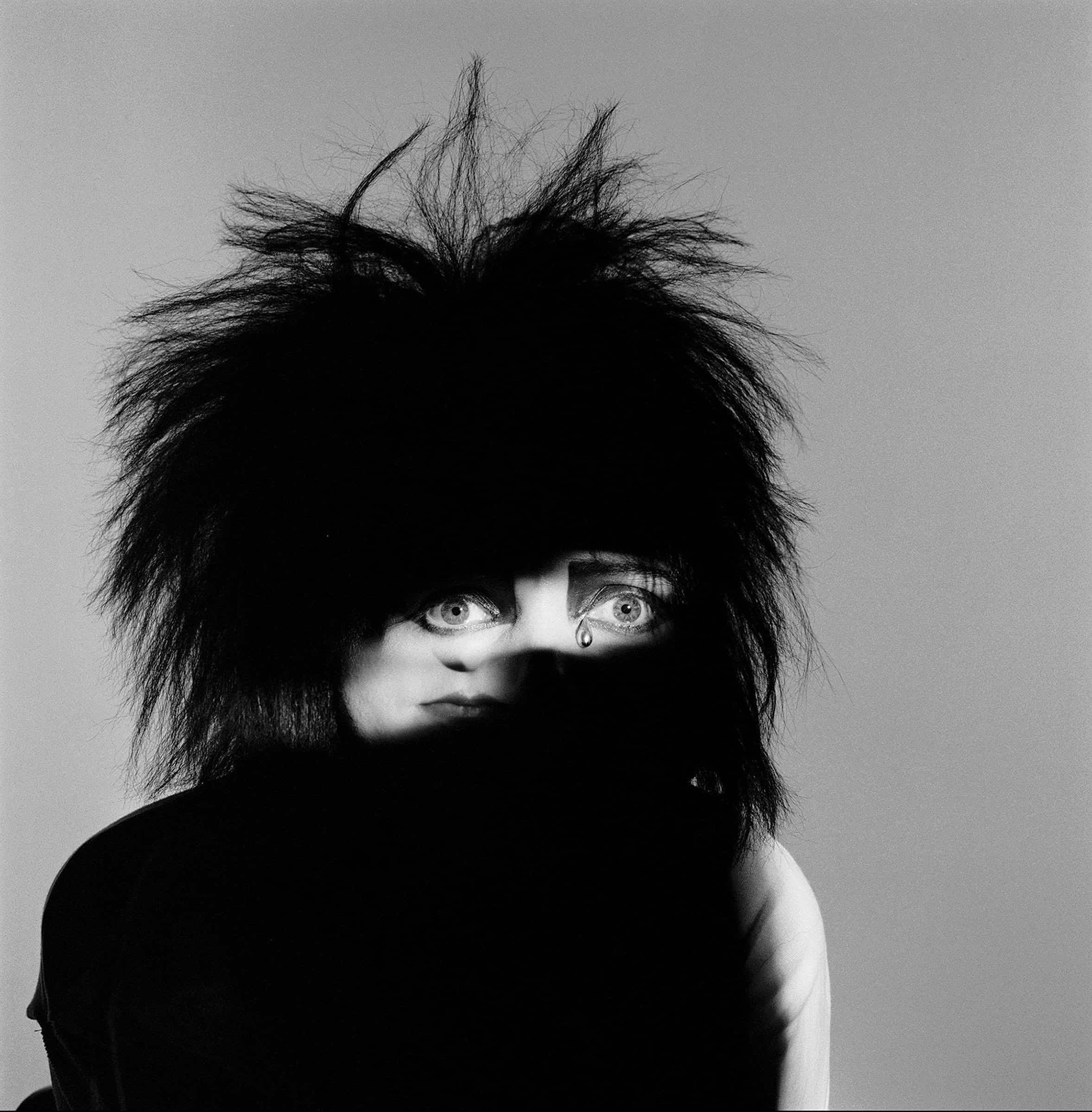 Brian Griffin, Siouxsie, 1984, cm 50x41, vintage gelatin silver print, unique piece, Courtesy Collezione Ettore Molinario, ©Brian Griffin