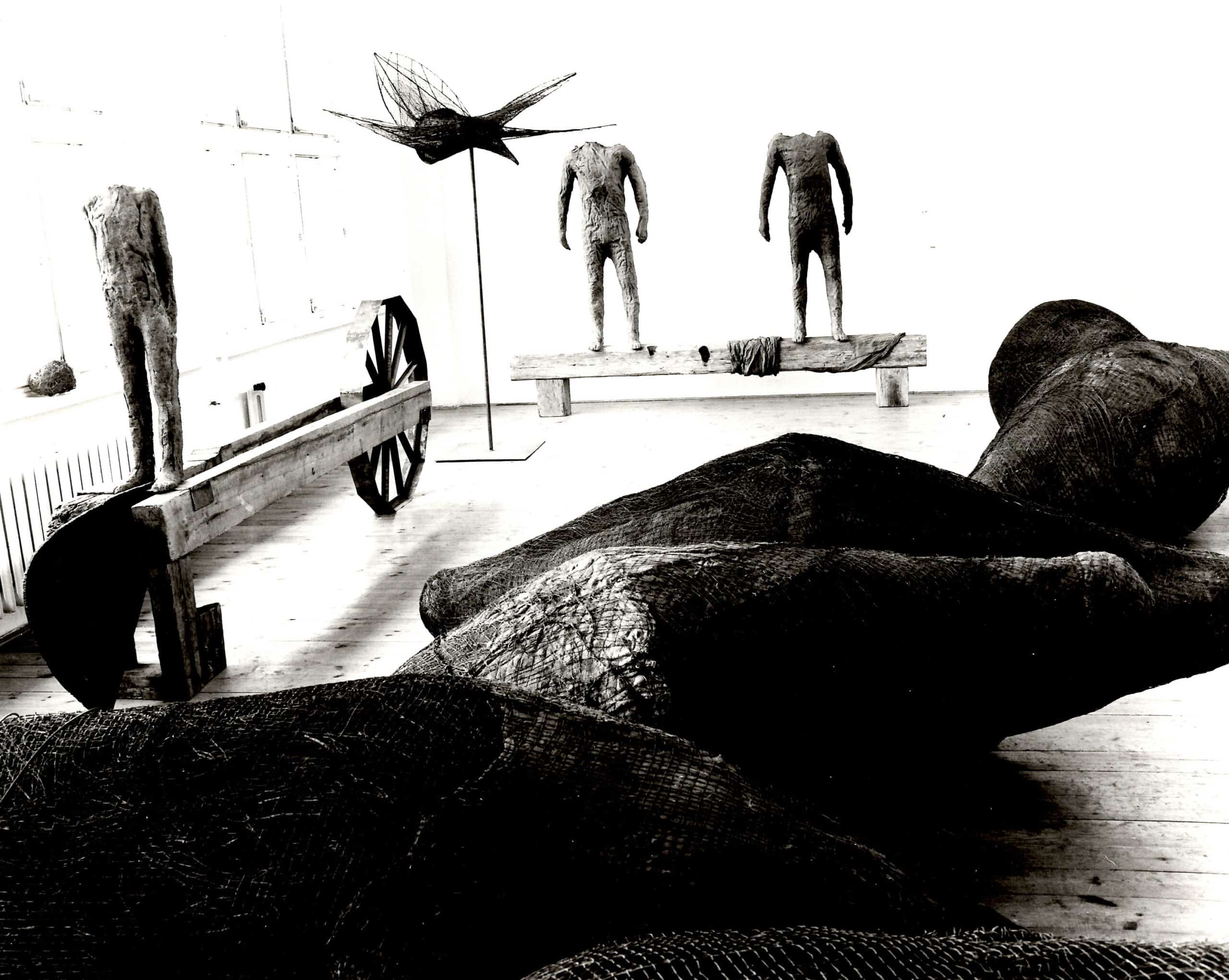 Magdalena Abakanowicz at her studio, Warsaw 1997, copyrights A. Starewicz, courtesy Magdalena Abakanowicz Foundation