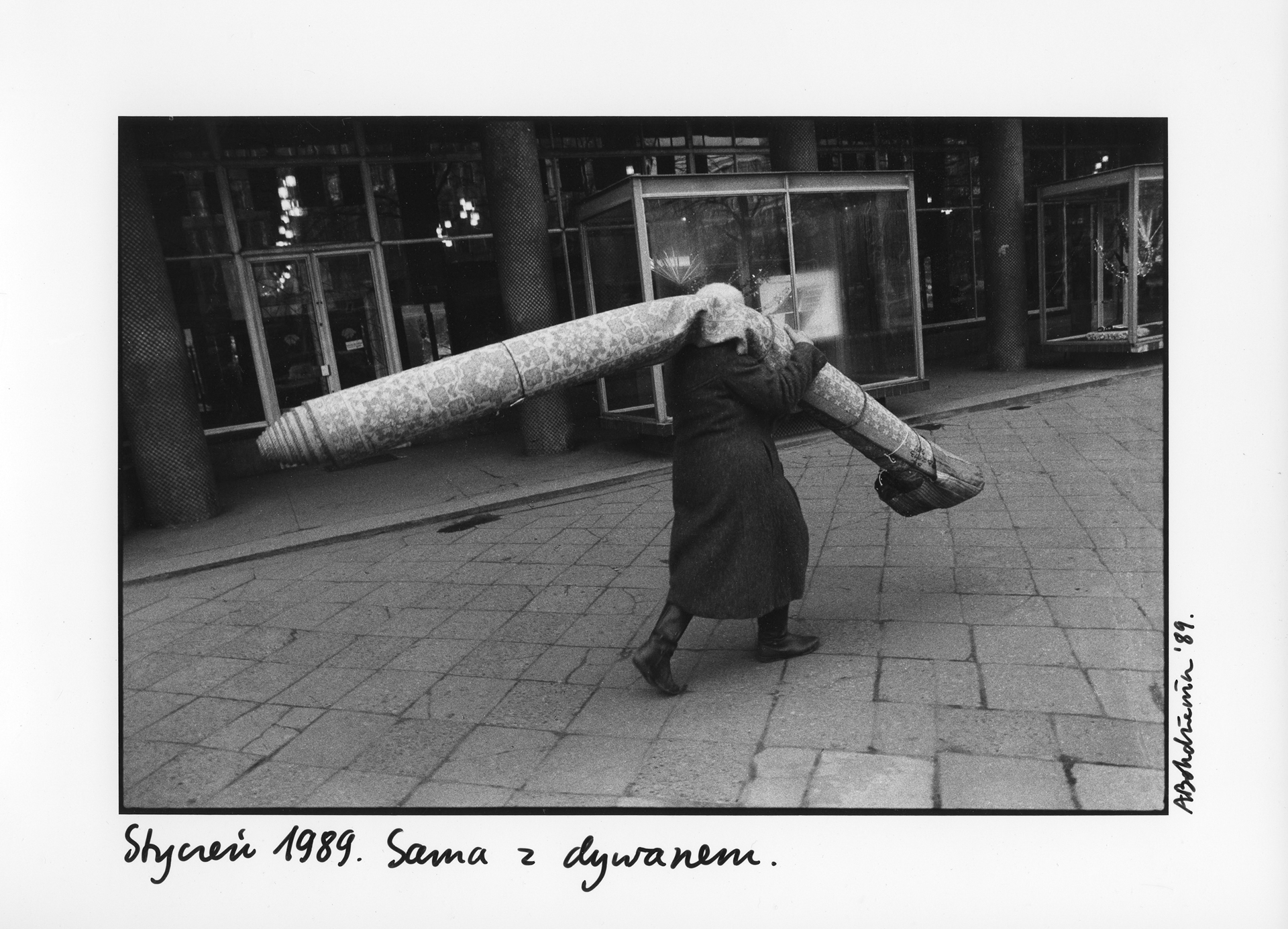 Anna Beata Bohdziewicz, „January 1989: Alone with the Carpet” from the „Photojournal or a Song About the End of the World” series, 1989