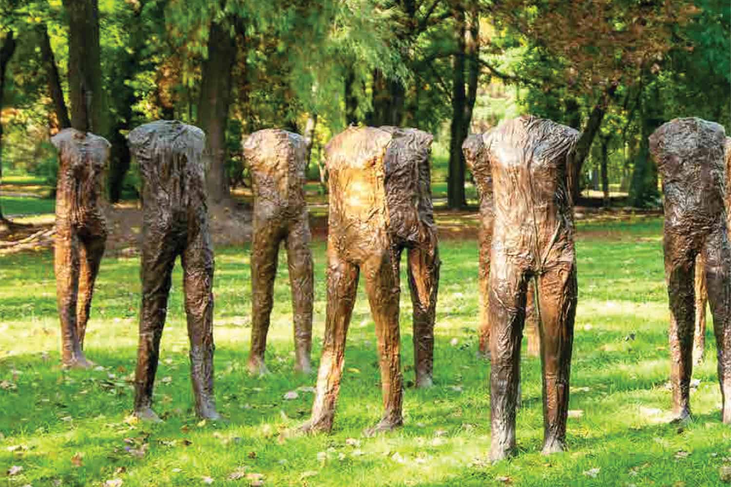 abakanowicz desa auction