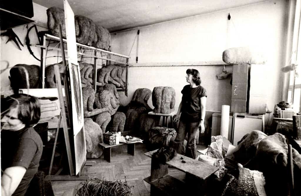 Magdalena Abakanowicz at her studio, copyrights A. Starewicz, courtesy Magdalena Abakanowicz Foundation