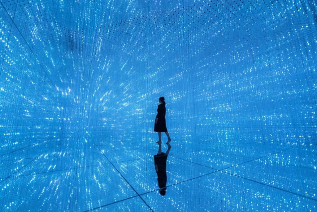 teamLab, The Infinitive Crystal Universe, 2018, Interactive Installation of Light Sculpture, LED, Endless, Sound: teamLab, Copyright teamLab, Courtesy Pace Gallery