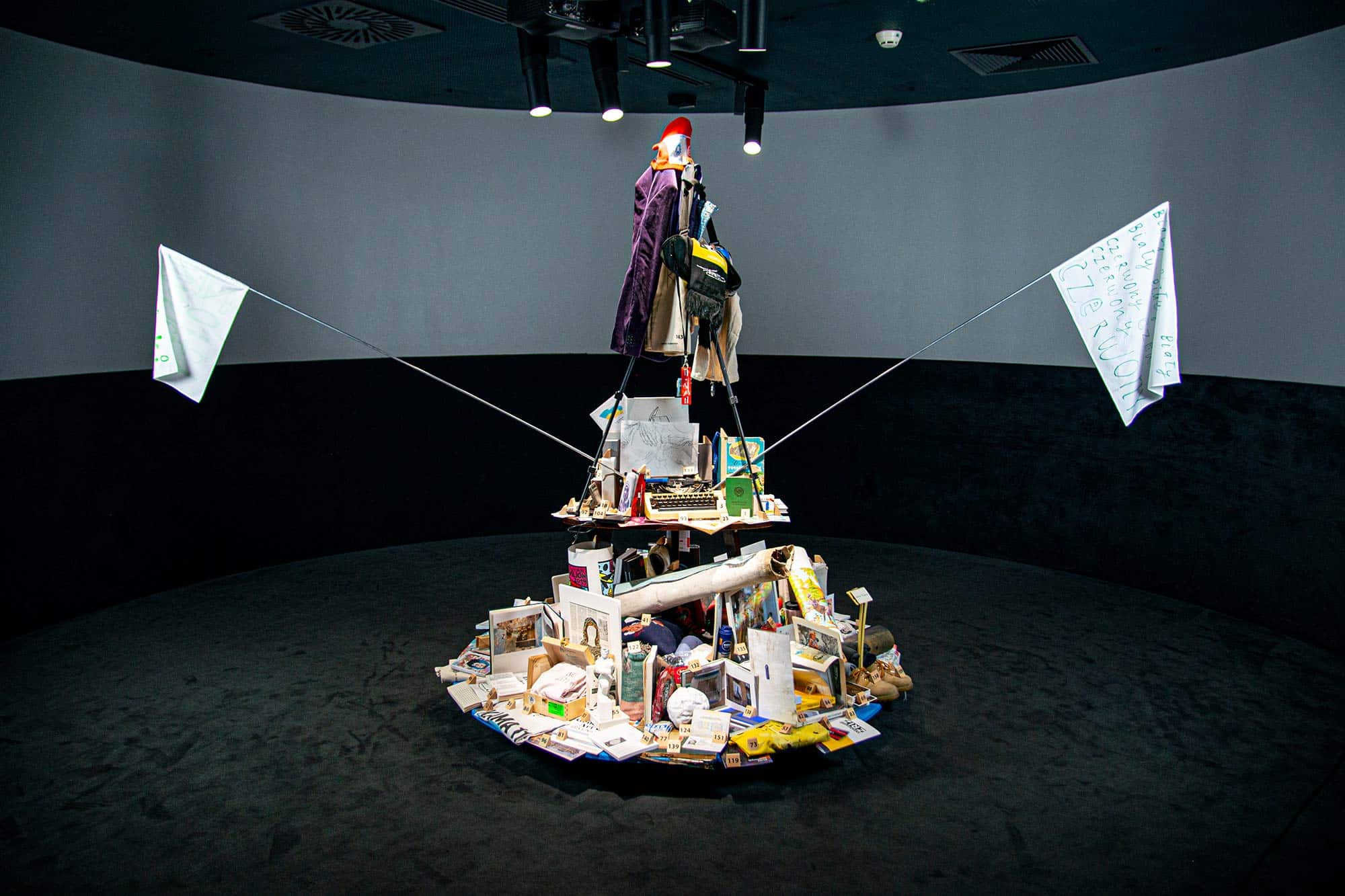Yuriy Biley, PURPOSE OF STAY, 2019 – ongoing, іnstallation, audio 2h 3' 12", 151 objects