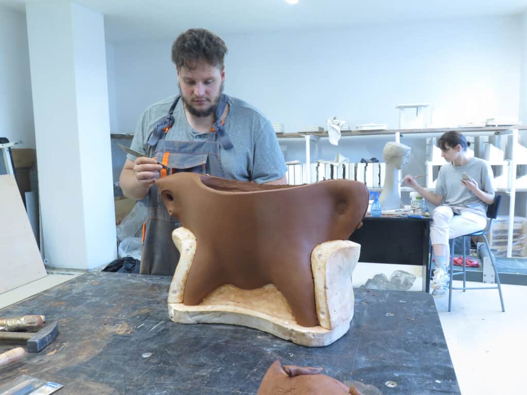 Filip Szmagier on the reconstruction of the ceramic pot Bull by Józef and Wanda Gosławski, 2022.