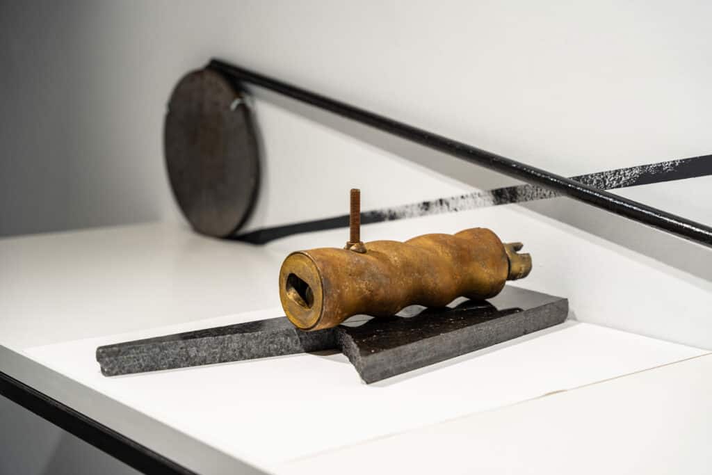 Katarzyna Kujawska-Murphy, “Identifying Objects: Steel, Tool, Nail, Worker. Home tissue”, the Nowa Scena Gallery, courtesy of the University of the Arts in Poznan.