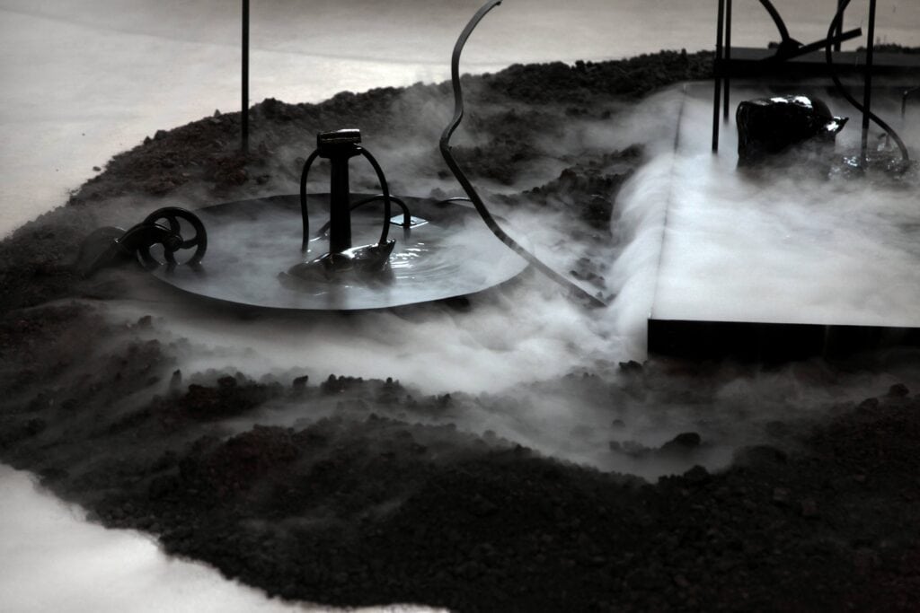 Yosra Mojtahedi, Volcanahita, Kinetic, sculptural, and sound installation - Production VIDEOFORMES - 2024