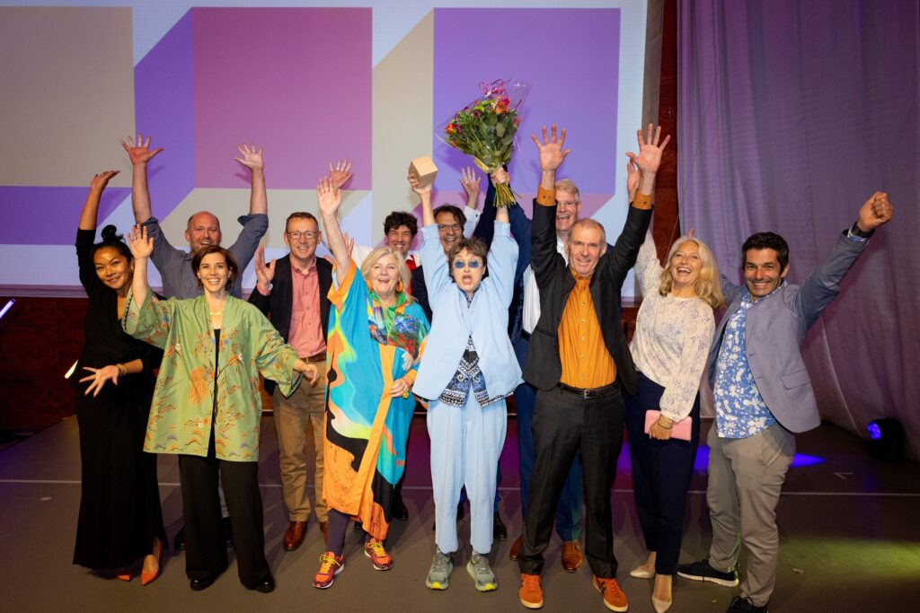 Pipilotti Rist (in blue) with the board of the Sikkens Foundation, Sikkens Prize 2024. Photographer Anne Reitsma, courtesy of Sikkens Prize Foundation.