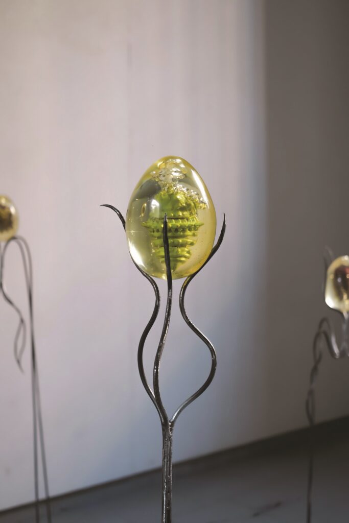 Ivy Chilelli, Evoica III, 2023, resin, iron, clay, soil. Courtesy of the artist