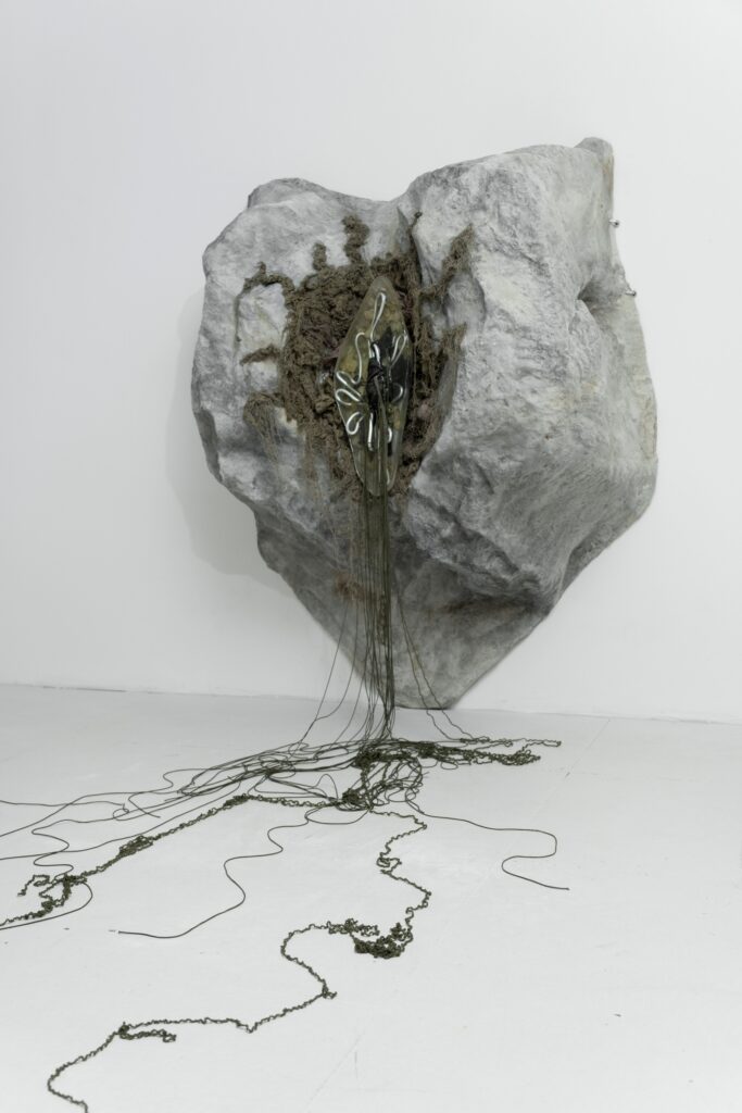 Ivy Chilelli, Virgo Rising, 2023, resin, alluminium, flowers, fabric, 40x30x300 cm. Installation of DEVONIAN MATER, BiM, spaces of Specific, curated by Pessima, 2023. Courtesy of the artist