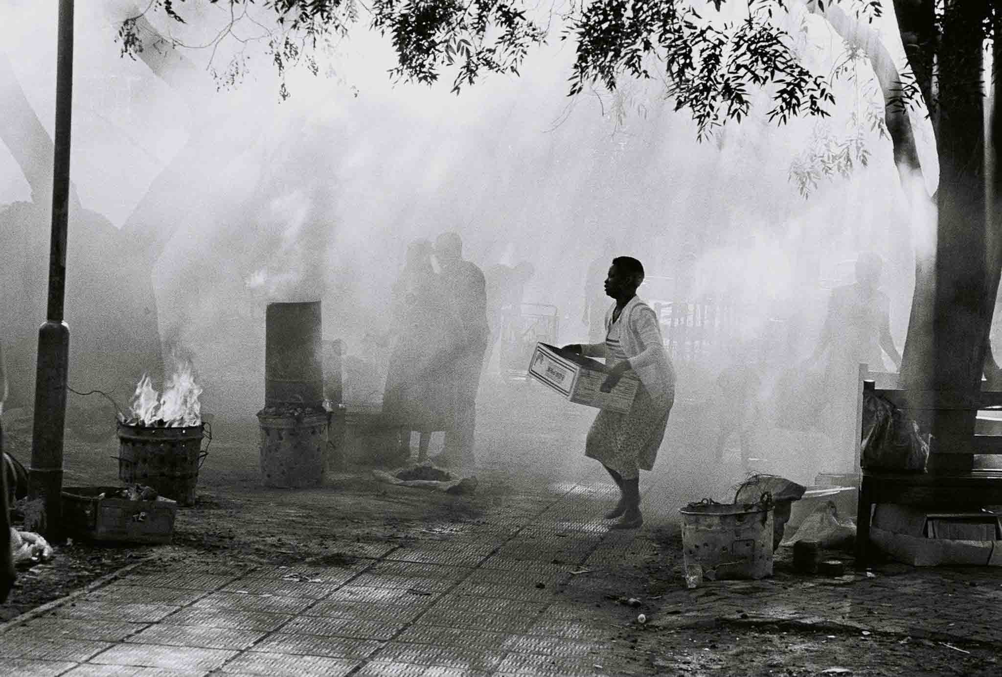Andrew Tshabangu, Brazier - Joubert Park I, 1994, 120cmx84cm. Courtesy of the artist and Gallery MOMO