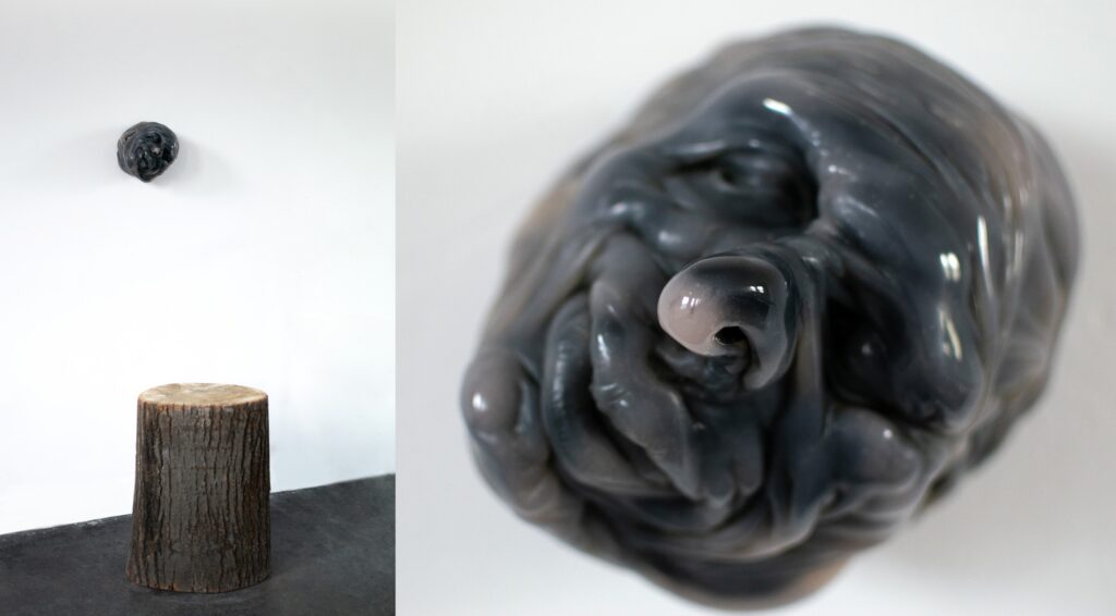 Anika Naporowska, A clock without form ("Zegar bez formy"), installation, 2023, polyester resin. Courtesy of the artist