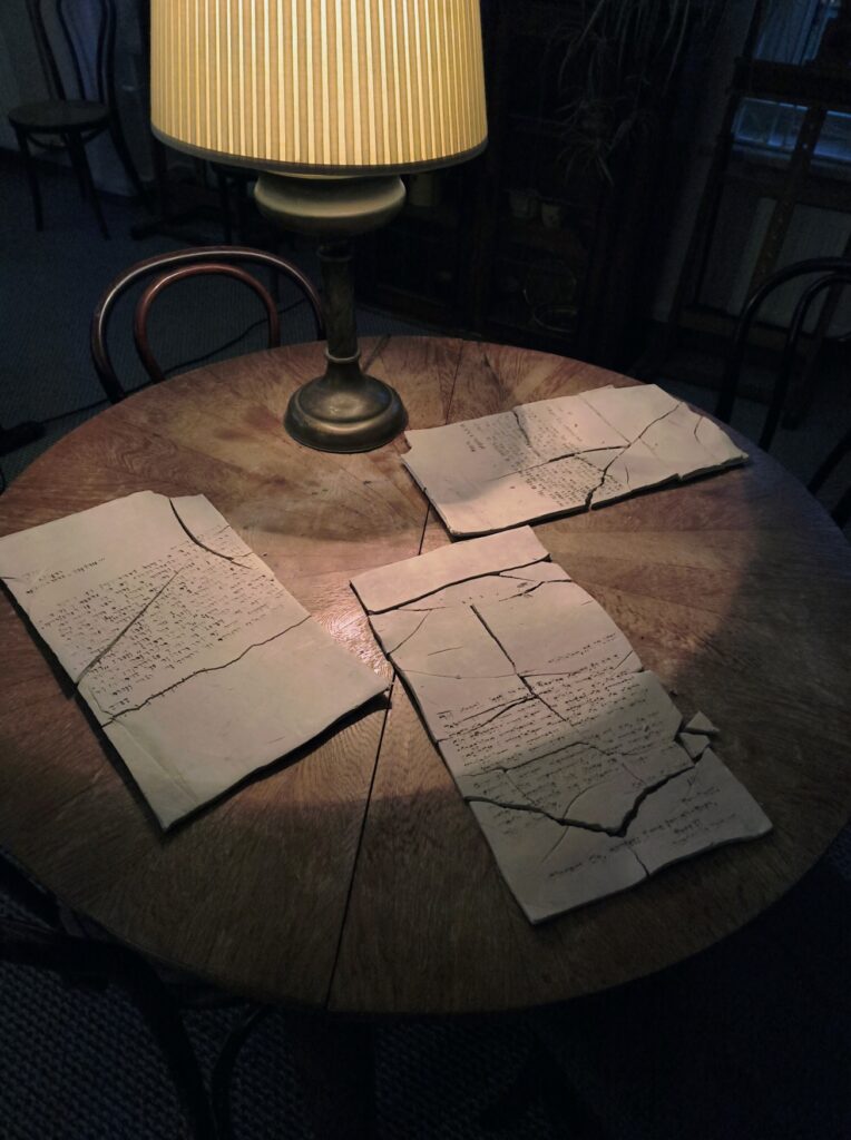 Maciej Zdanowicz, Reading the cracks. Courtesy of the artist