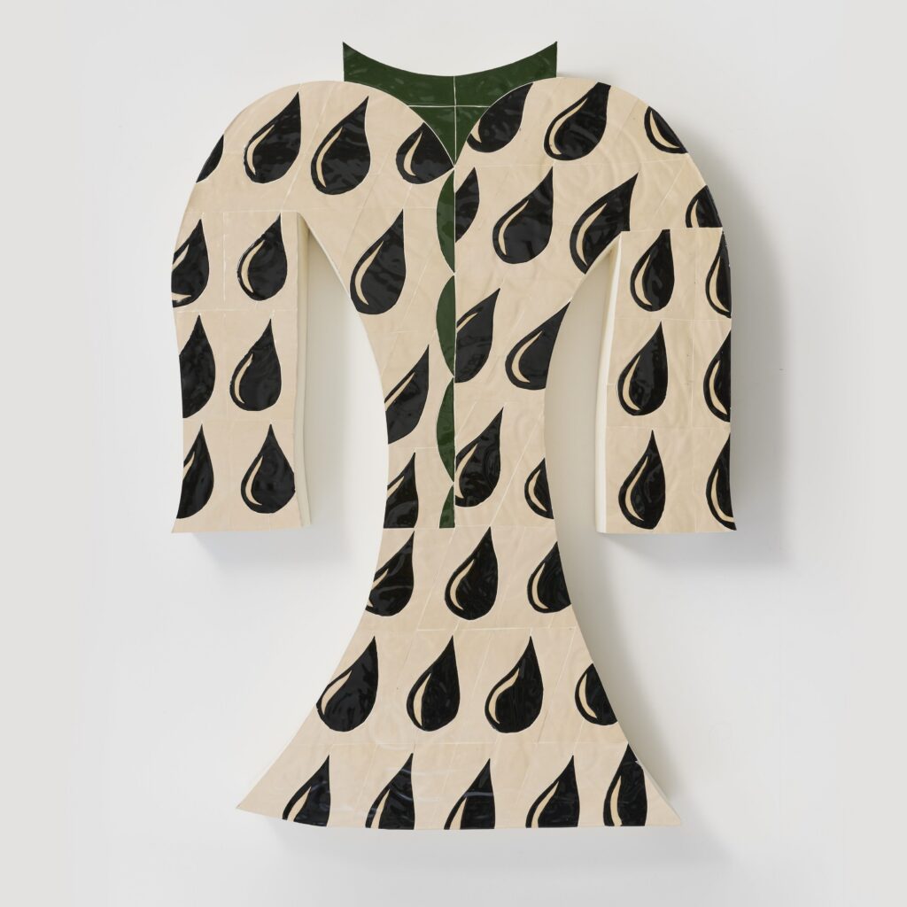 Maximilien Pellet Costume de cérémonie, 2023 Earthenware on wood 160 x 115 x 16 cm, photo by Jeanchristophe Lett