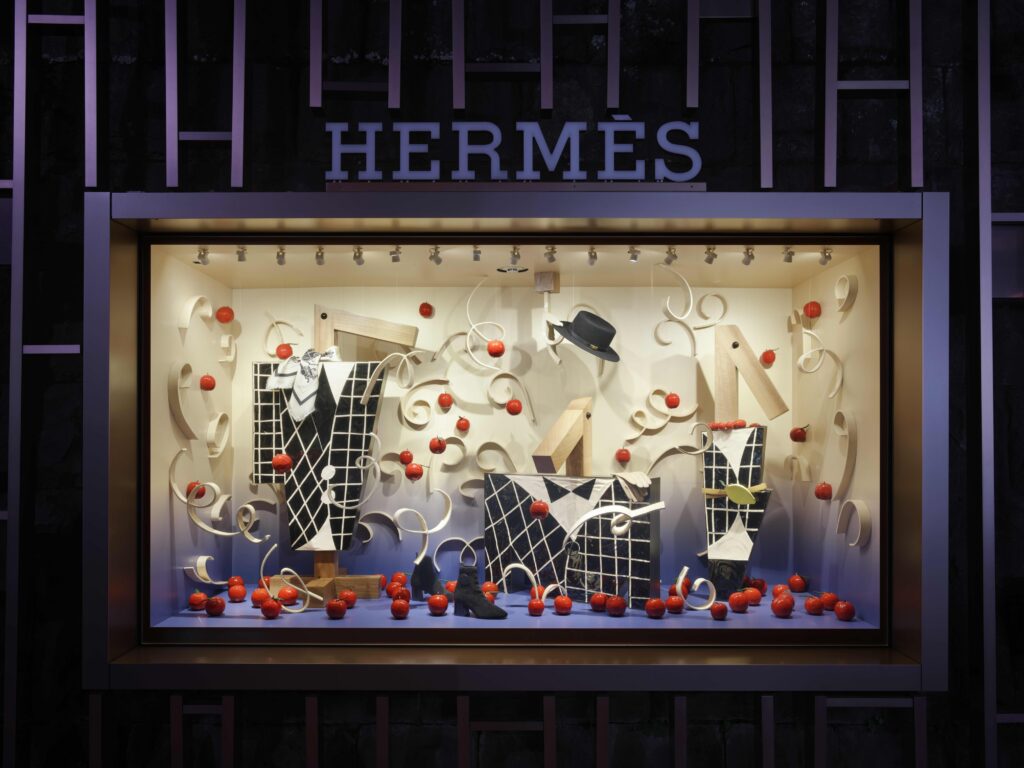 Maximilien Pellet, The Craftsman and The Old Apple Tree, Hermès Tokyo Omotesando window display, 2024, photo by Nacása & Partners Inc., Courtesy of Hermès Japon