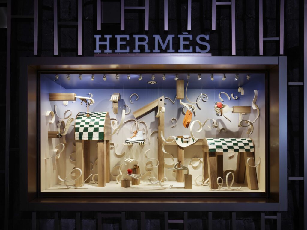 Maximilien Pellet, The Craftsman and The Old Apple Tree, Hermès Tokyo Omotesando window display, 2024, photo by_ Nacása & Partners Inc., Courtesy of Hermès Japon.