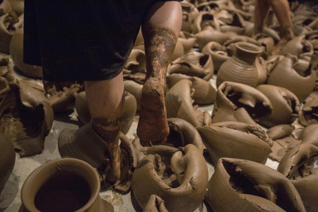 Héctor Zamora, Existence-emitting Movements, 2019, performance at Labor, Mexico City. Courtesy of the artist.
