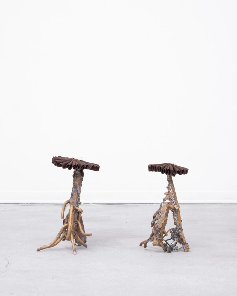 Ingeborg Tysse, Ruffrooms, 2025, bronze, linen collar, 33 × 60 × 25 cm. Courtesy of the artist and Société Interludio